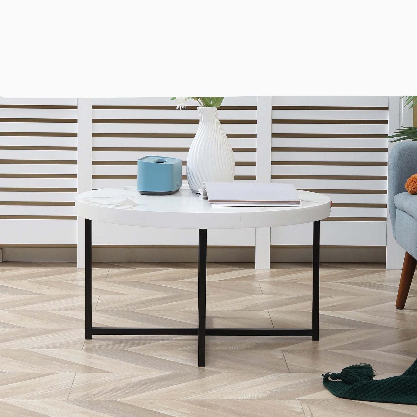 Table Basse Ronde Ardea – Ronde Effet Marbre Blanc & Pieds Métal Noir